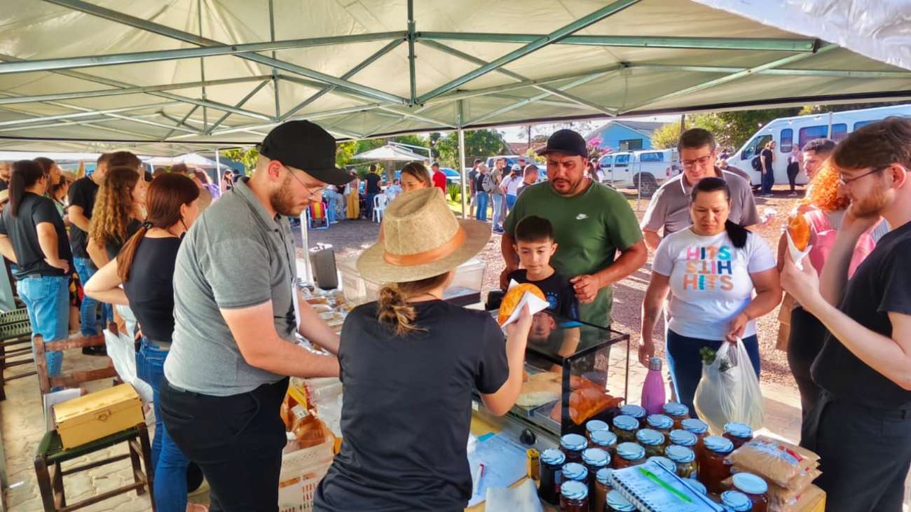 Coopervita e Associação São Domingos se destacam ao trazer o 1º Festival Rural Do Projeto Feira Jovem em Tapejara