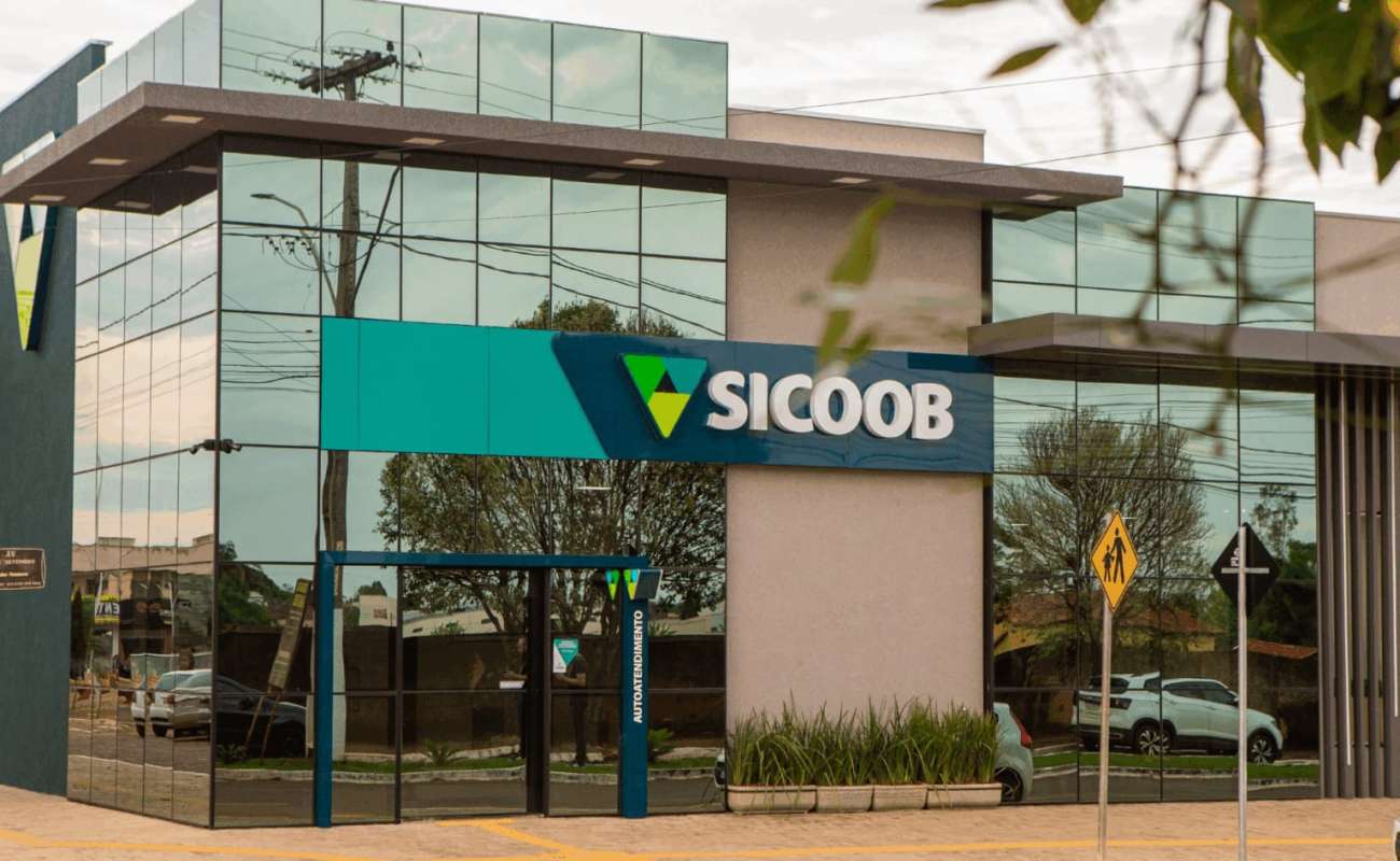 Sicoob registra R$ 430,1 bilhões em ativos e amplia carteira de crédito em 2025