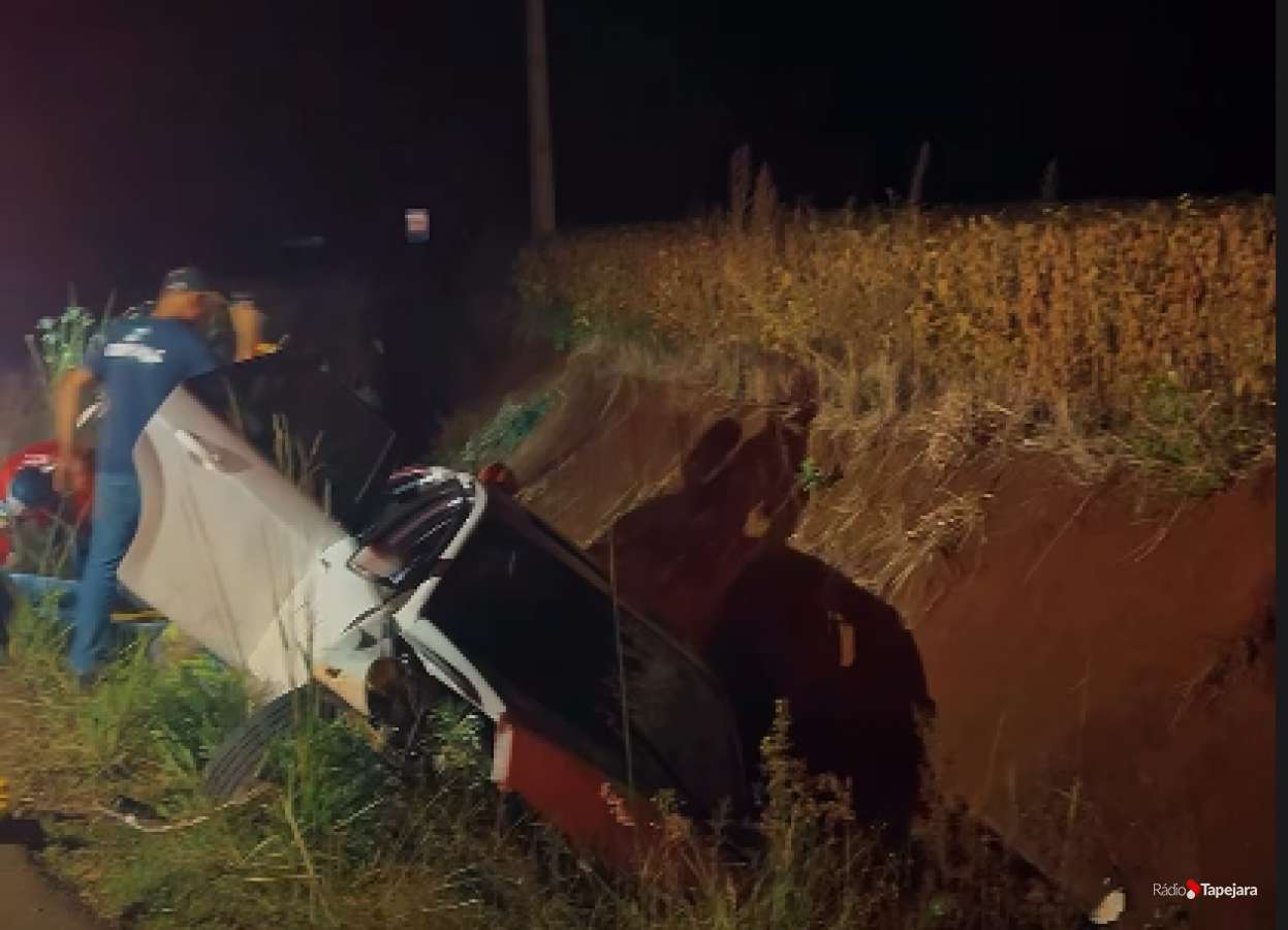 Corpo de Bombeiros Voluntários de Tapejara atende acidente com três feridos na ERS-430 entre Charrua e Tapejara