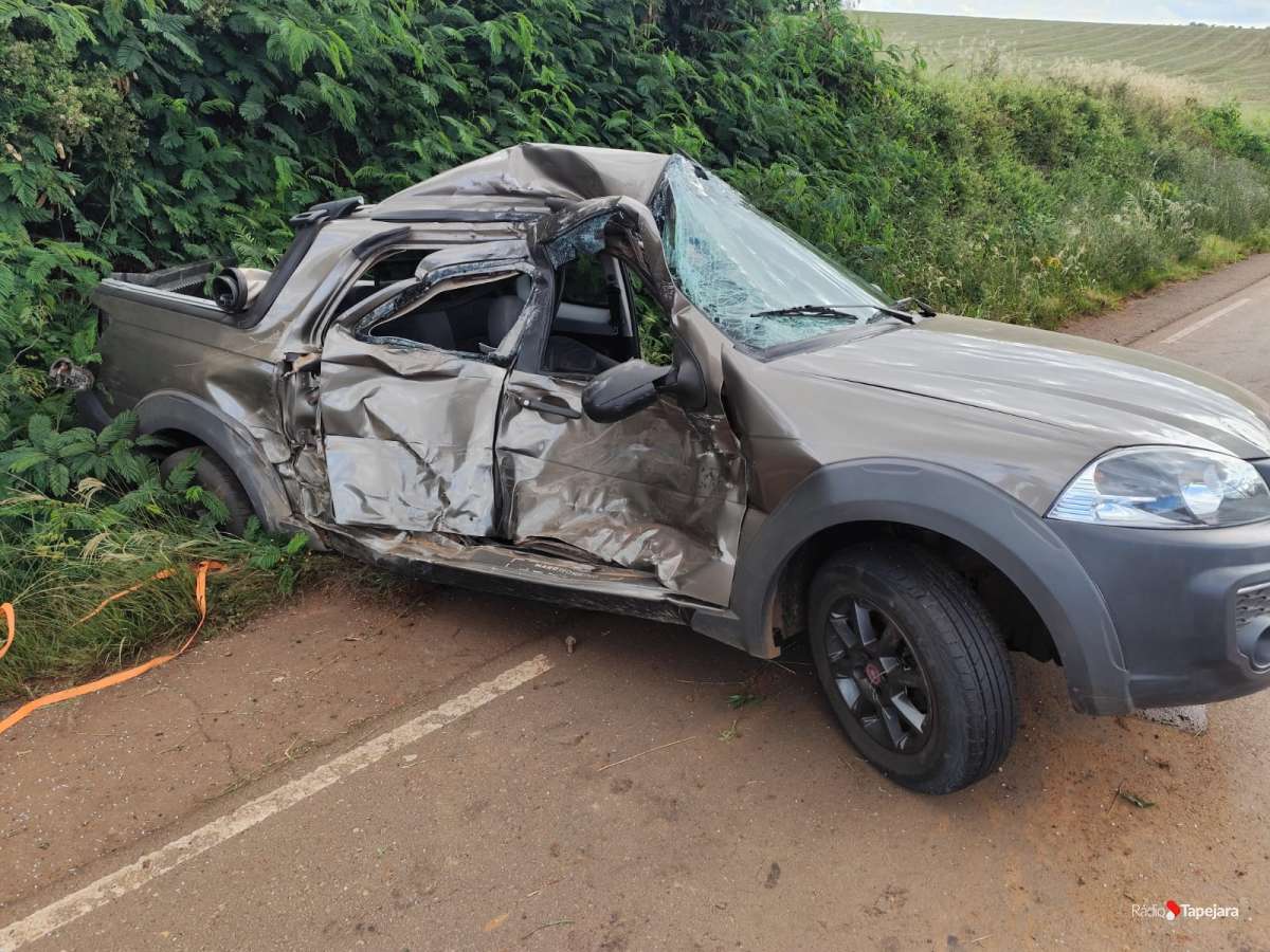 Acidente envolve caminhão e caminhonete na RS-467, em Vila Campos