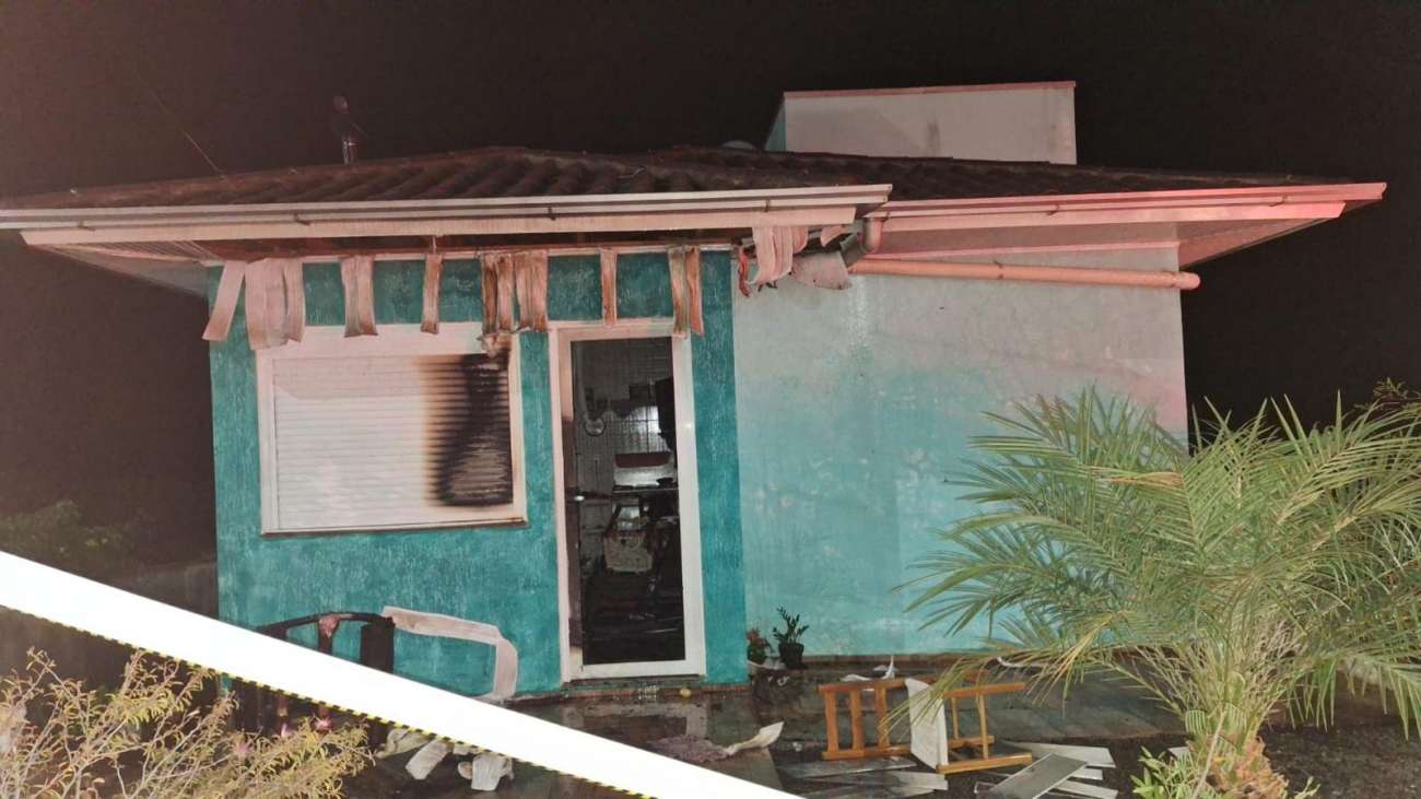 Homem agride companheira, incendeia casa e é preso em Barão de Cotegipe
