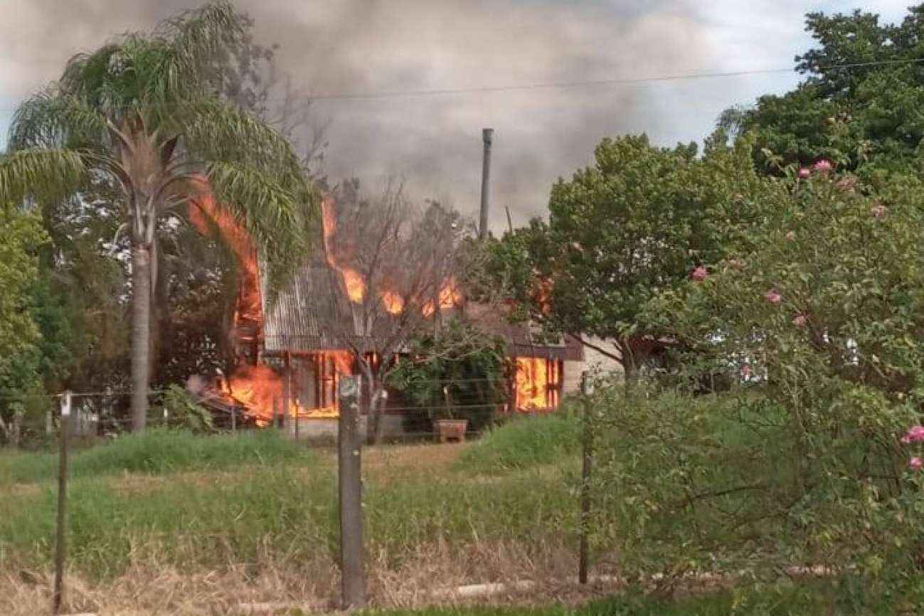 Incêndio atinge galpão desativado em Sananduva