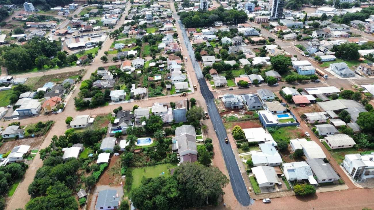 Pavimentação asfáltica avança na Avenida Eunice Basso Sager, em Ibiaçá