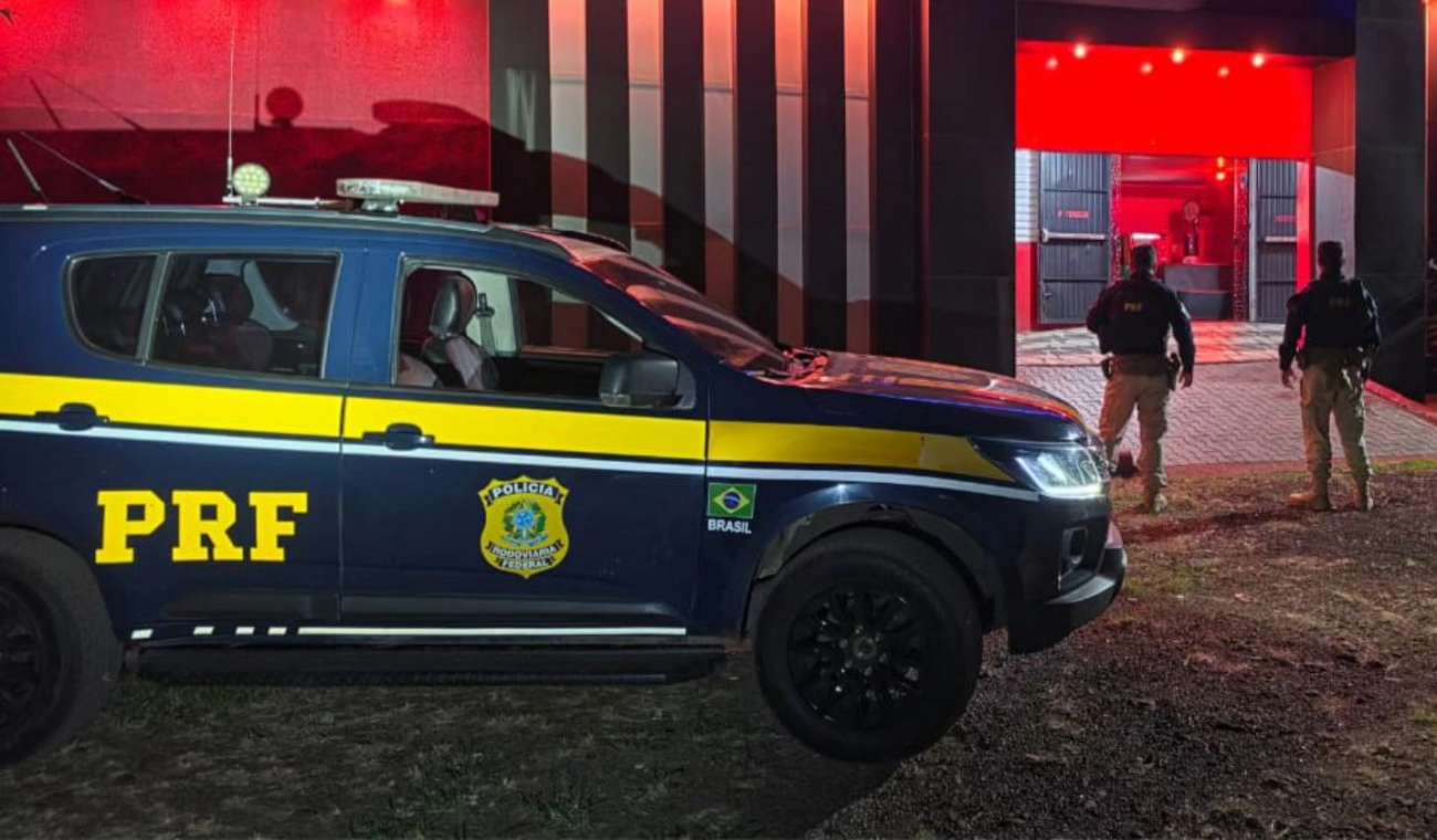 PRF resgata adolescente de exploração sexual e prende mulher na Operação Domiduca