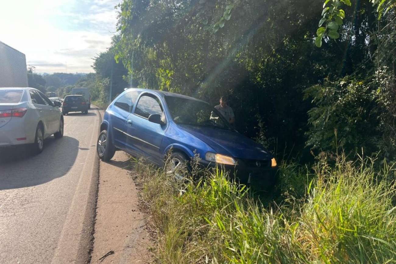 Veículo provoca acidente ao acessar rodovia no trevo da Perimetral, em Passo Fundo