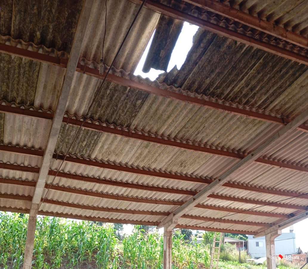 Homem morre ao sofrer queda de telhado em Tapejara