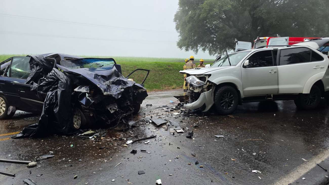 Grave colisão frontal na RSC-153 em Passo Fundo deixa uma mulher morta e sete feridos