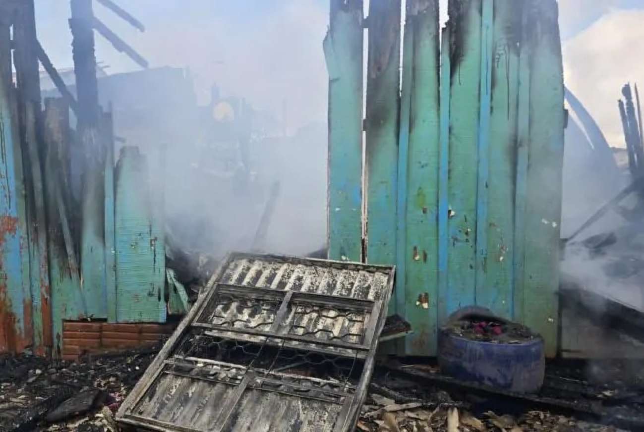 Mulher é presa após incendiar a própria casa, em Passo Fundo