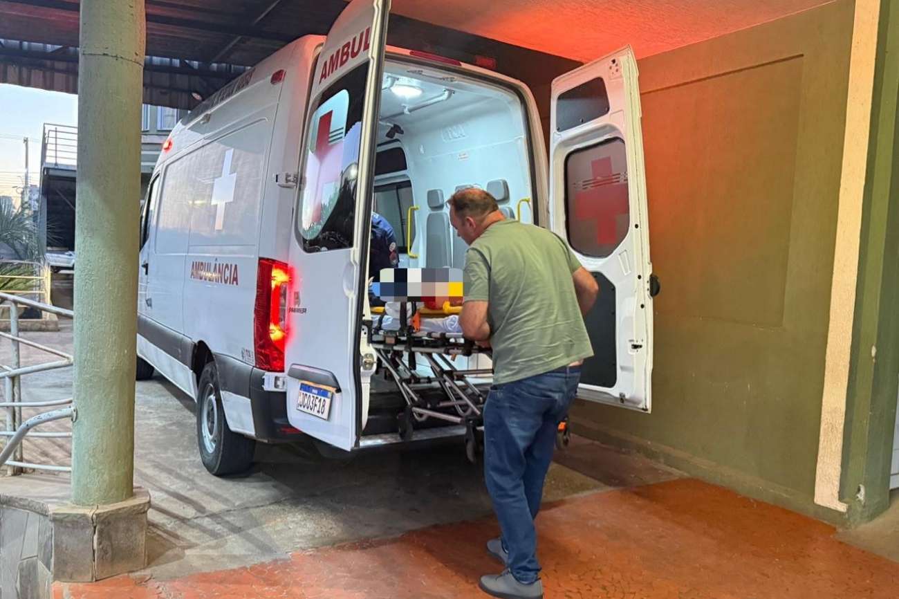 Adolescente fica ferida em atropelamento no centro de Estação