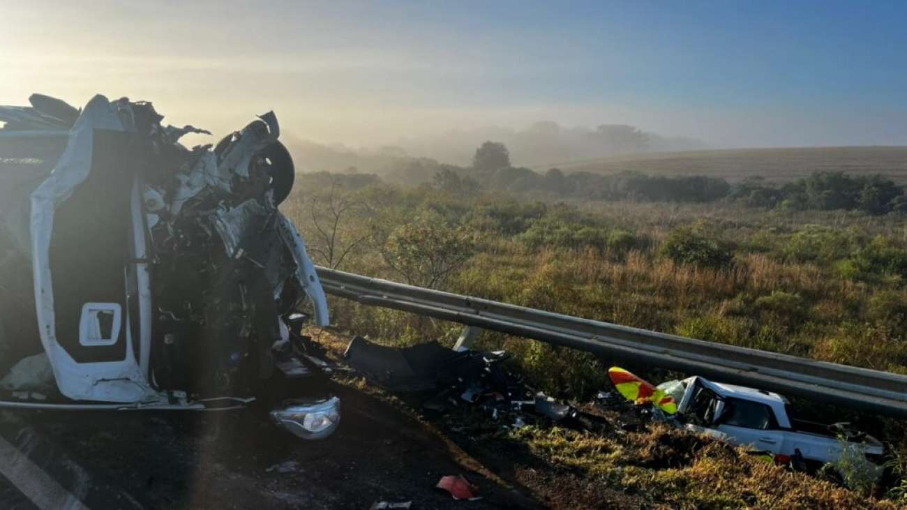 Acidente entre van de Vanini e caminhonete deixa 10 feridos na BR-285
