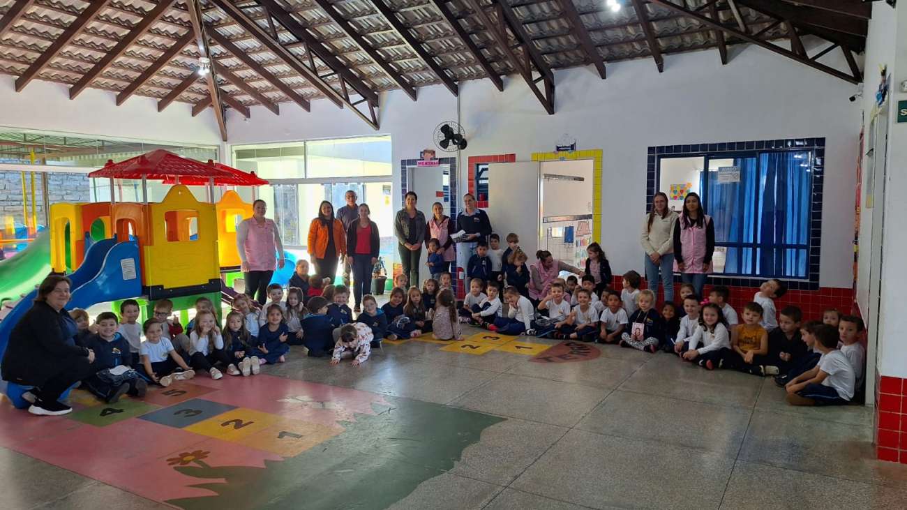 Vila Lângaro entrega uniformes e reforça investimento na educação municipal