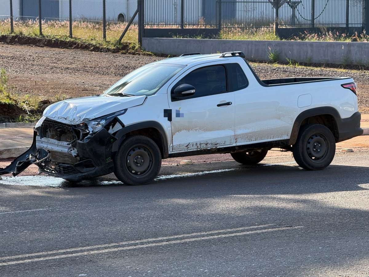 Acidente de trânsito envolve caminhonete e caminhão na área urbana de Getúlio Vargas