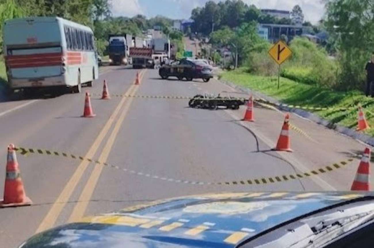 Adolescente morre em colisão entre carro e motocicleta na BR-153, em Erechim