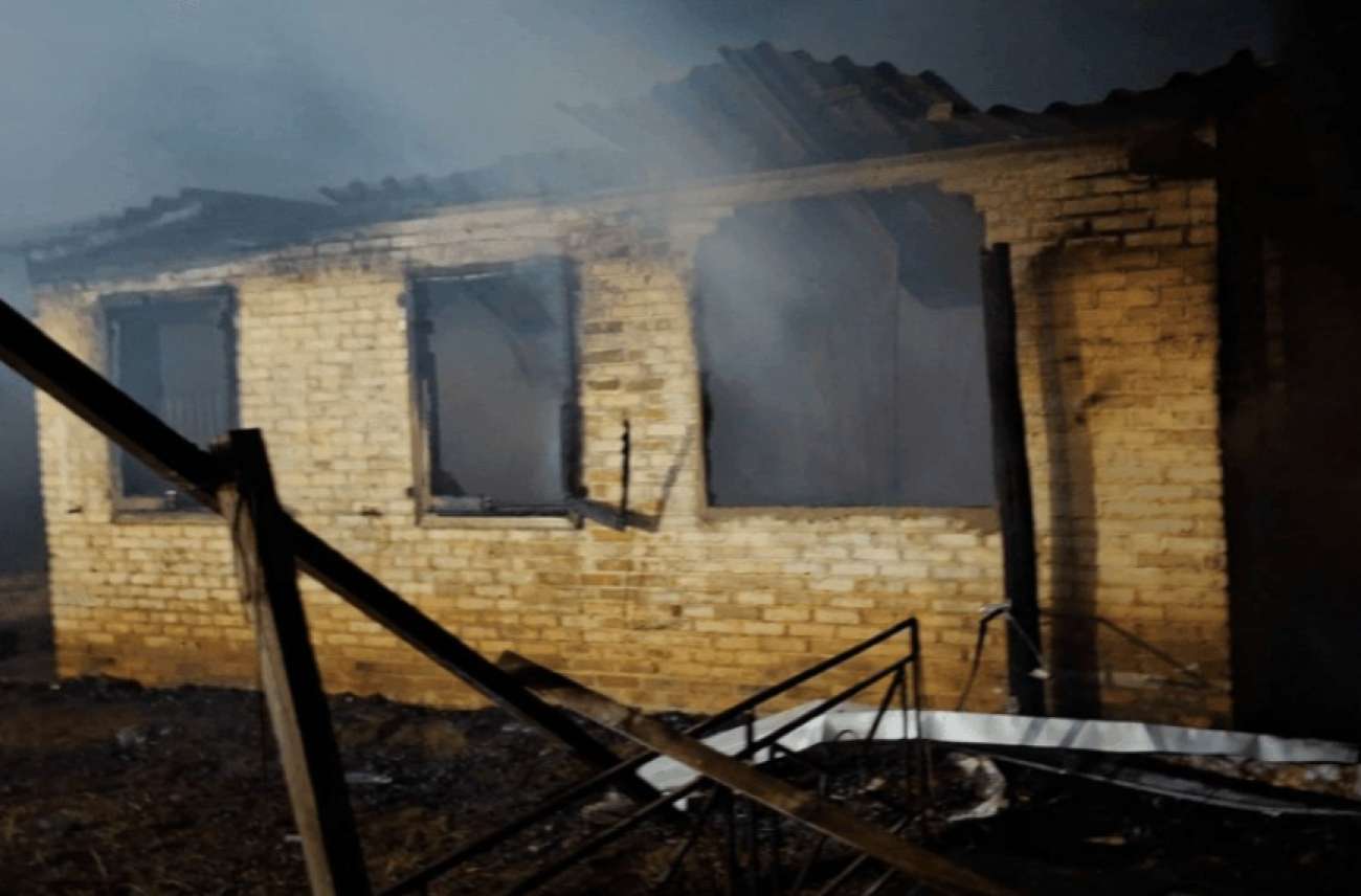 Casa é consumida por incêndio durante a madrugada em Lagoa Vermelha
