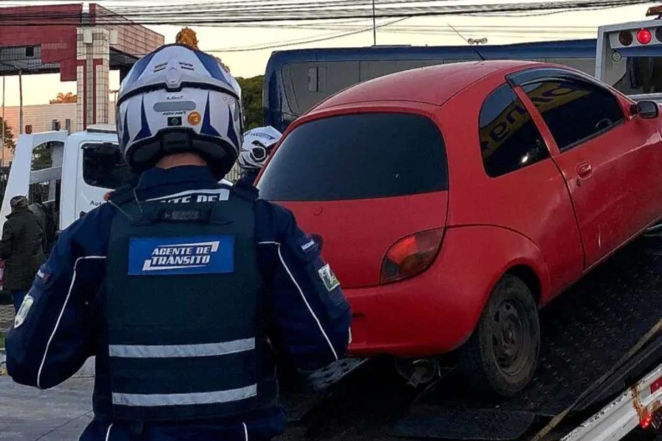 Passo Fundo: motorista sem CNH tenta evitar abordagem, mas acaba tendo carro com quase R$ 8 mil em multas é recolhido