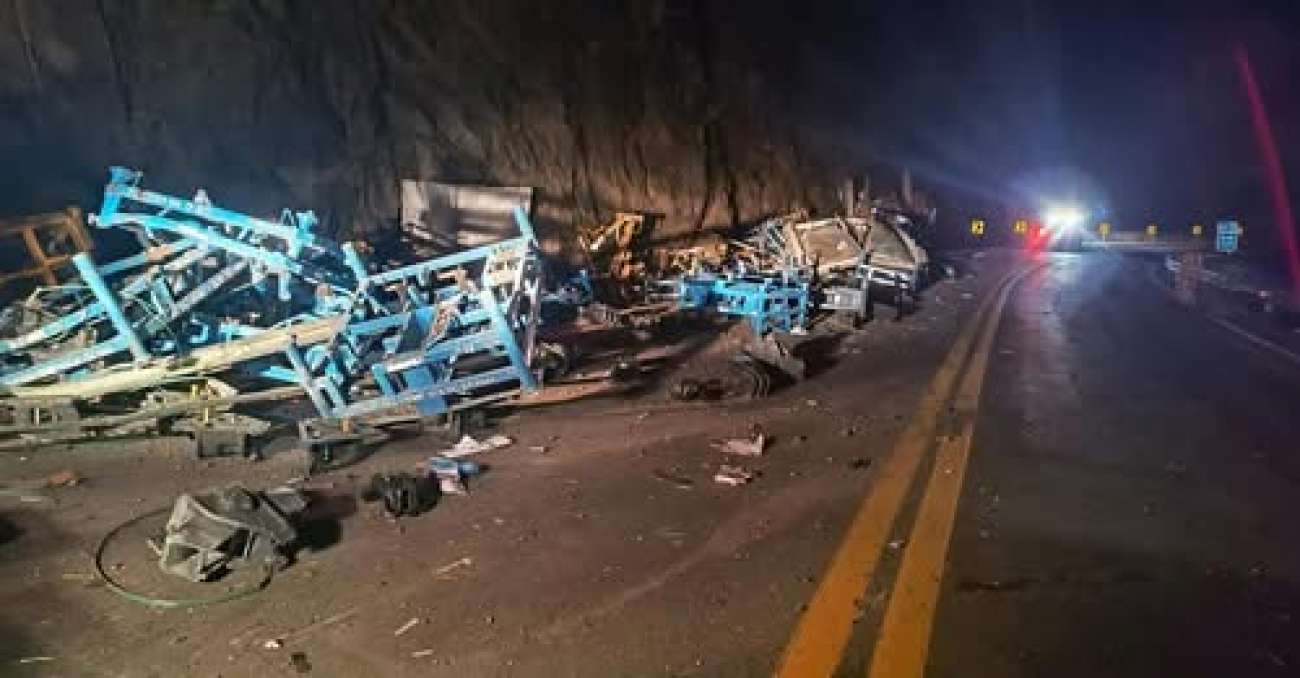 Motorista de caminhão morre ao bater contra paredão na RS-122, em Flores da Cunha