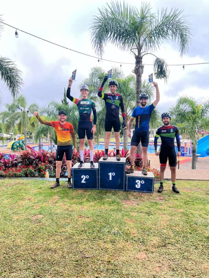 Atletas de Tapejara participam de provas de mountain bike em Passo Fundo e Arvorezinha