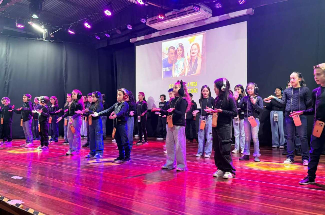 5ª Noite da Família emociona público no Centro Cultural de Tapejara