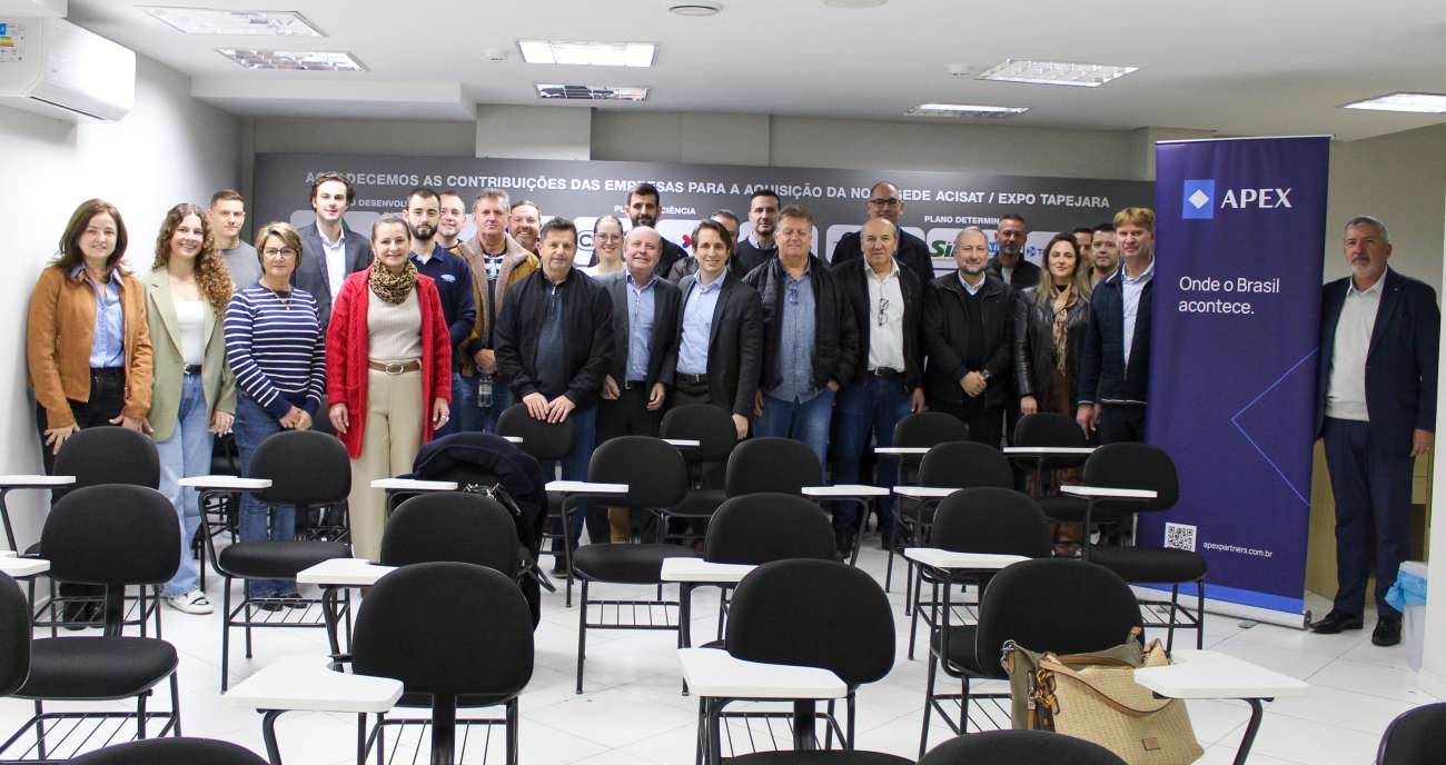 Economista-chefe da Apex Partners analisa cenário econômico global e brasileiro em palestra para empresários de Tapejara