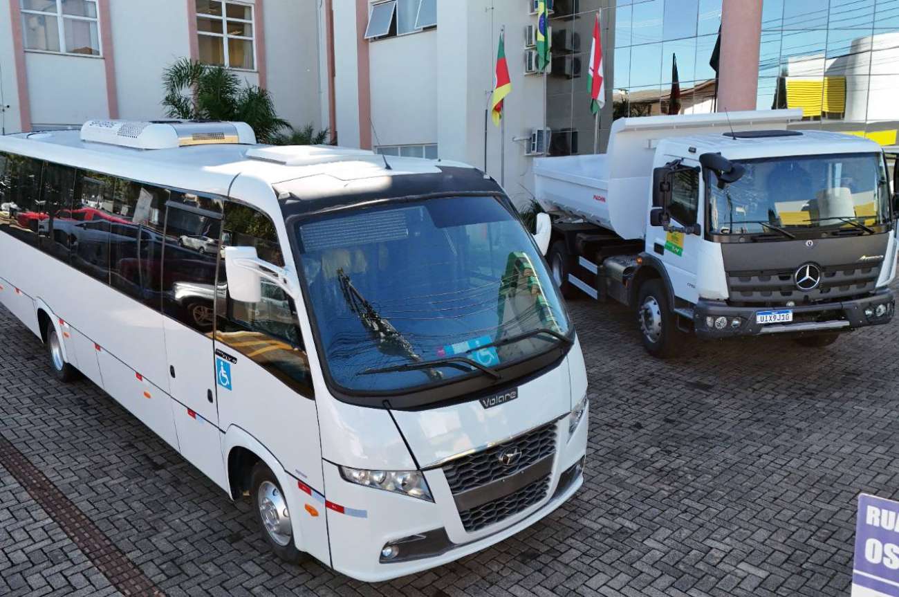 Prefeitura de Tapejara amplia frota municipal com novos veículos para as áreas da saúde e agricultura