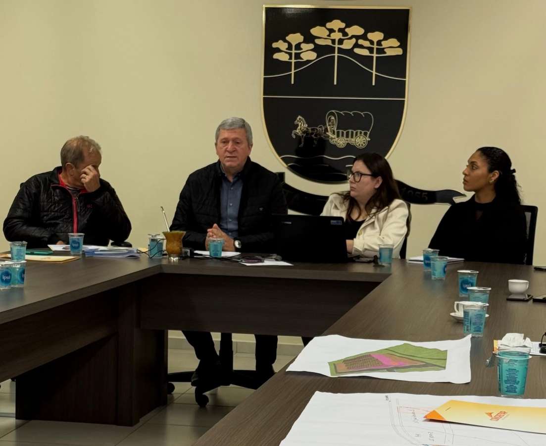 CODETAP e Administração Municipal discutem ações para fortalecer economia de Tapejara