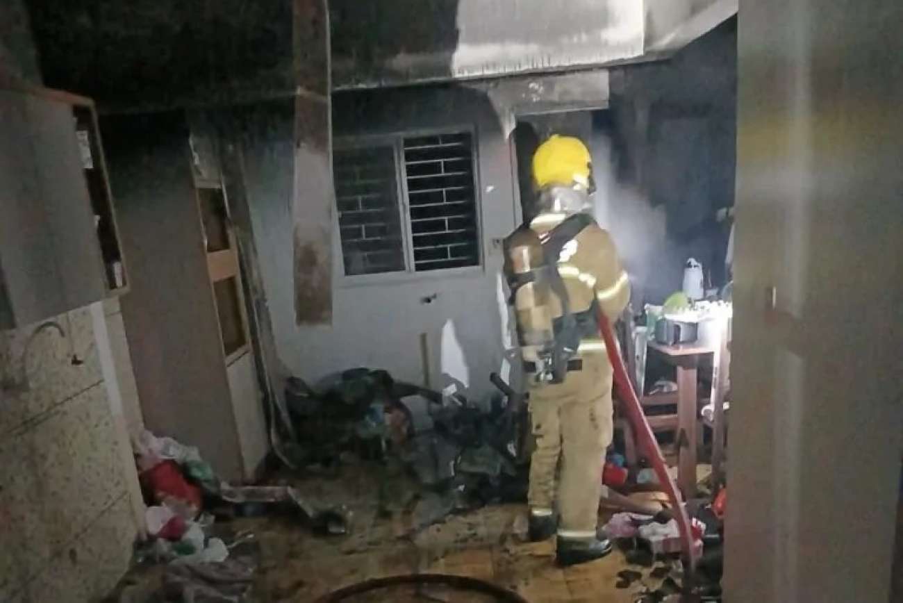 Incêndio destrói casa e deixa família desalojada, em Passo Fundo
