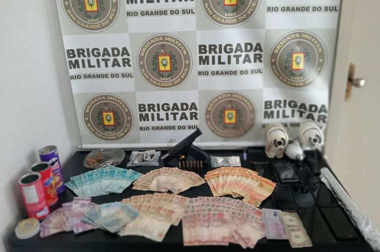 Ao menos quatro pessoas são presas em ações contra o tráfico de drogas, em Passo Fundo