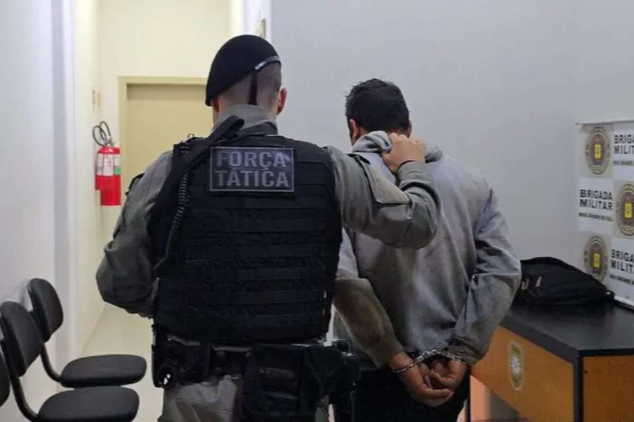 Foragido é preso com drogas no interior de Sertão