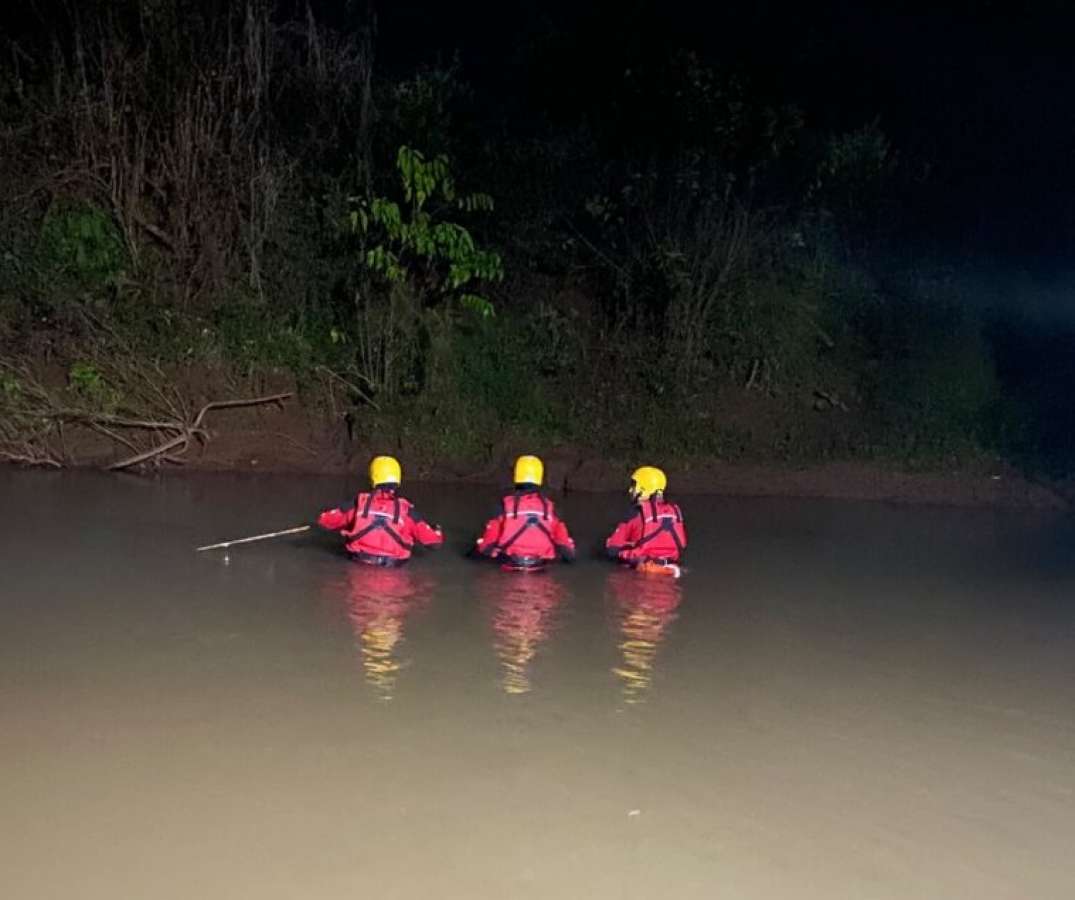 Corpo de idosa desaparecida é encontrado por mergulhadores dos Bombeiros de Passo Fundo em Victor Graeff