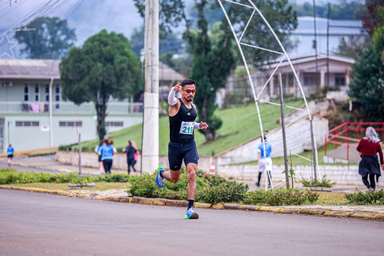 Ultramaratonista Alexsander Gomes conquista 4º lugar geral na Tribus Run, em Cacique Doble
