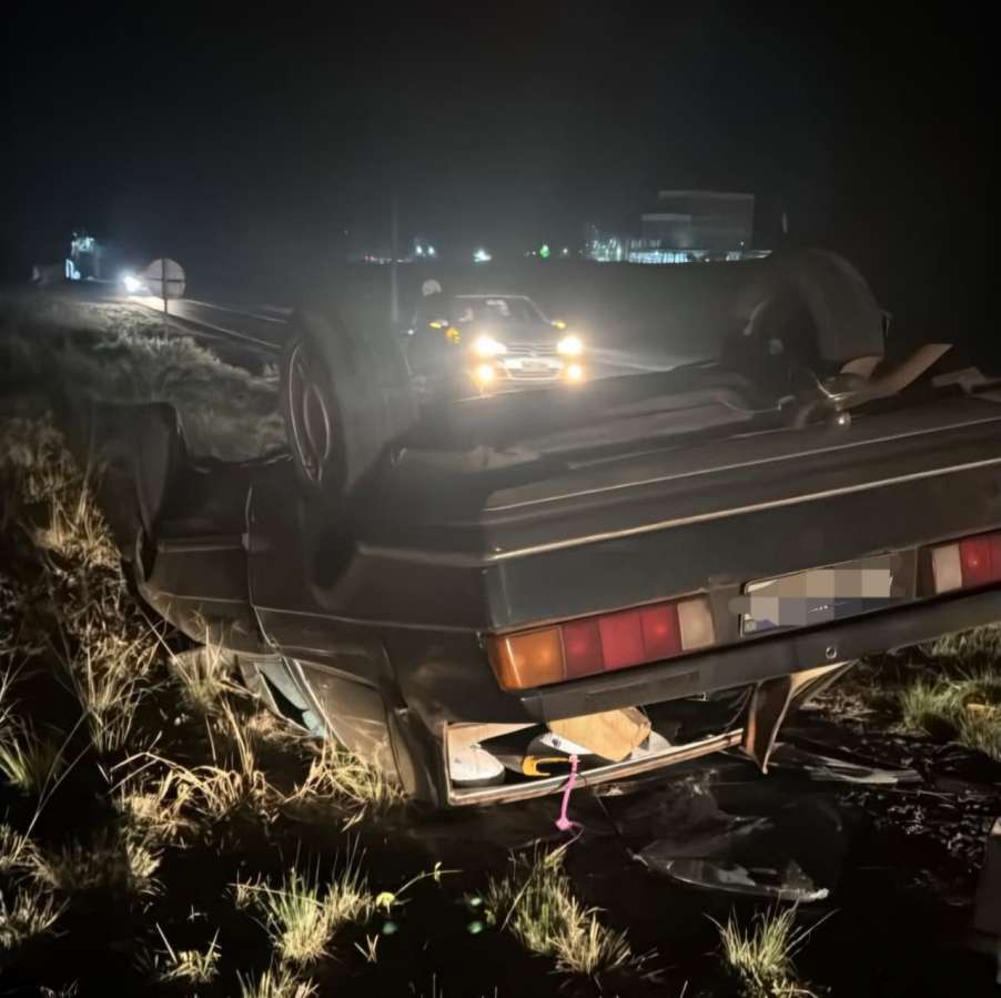Motorista bate em veículo, provoca capotamento e foge após acidente na RS-475, em Estação