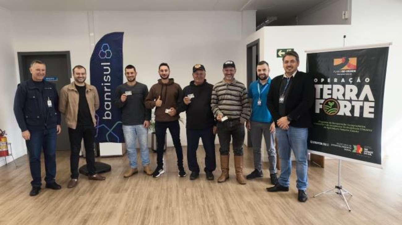 Sananduva inicia entrega de cartões do Programa Operação Terra Forte para agricultores familiares