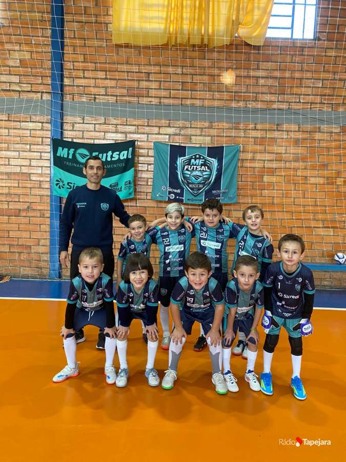 MF Futsal realiza amistoso de estreia do novo uniforme e promove integração com escolinha do AUF