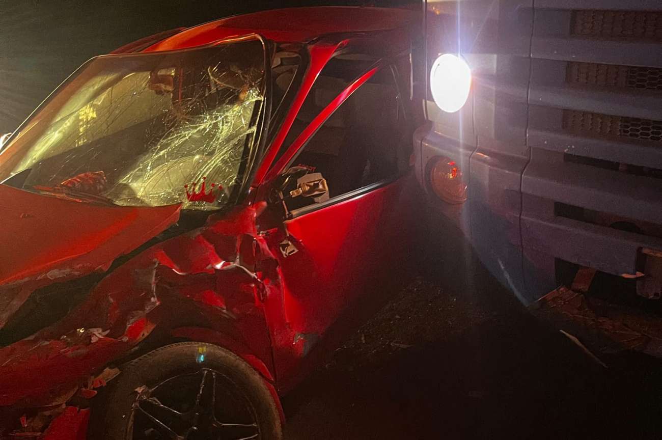 Colisão frontal entre carro e caminhão deixa ocupantes de automóvel feridos no interior de Tapejara