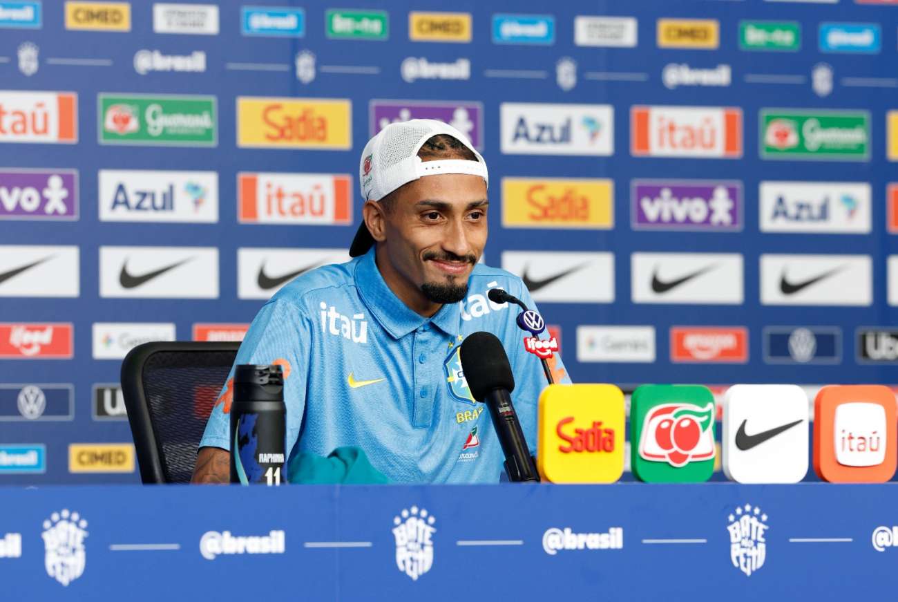Raphinha elogia Ancelotti e busca evolução na Seleção: “Sei que posso fazer muito mais”