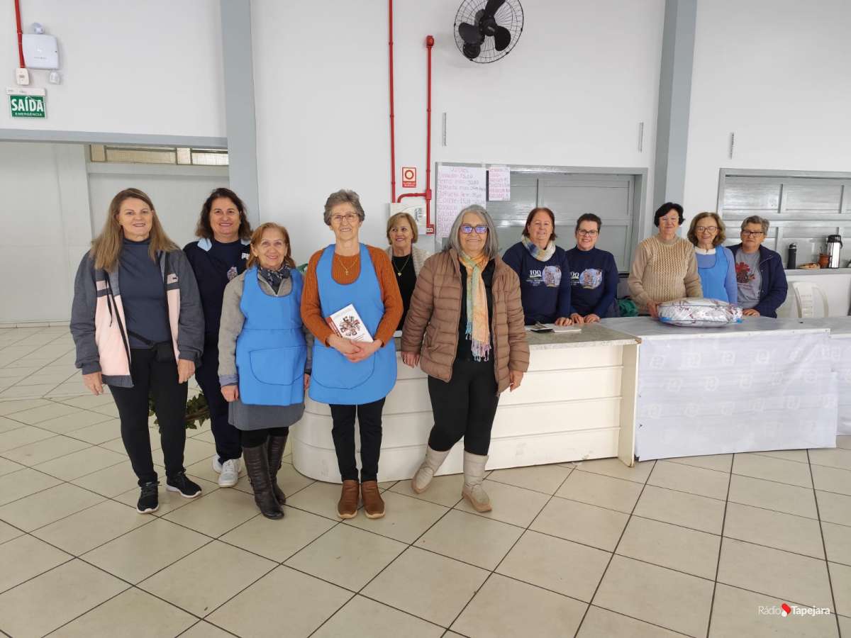 Bazar Solidário da Caritas Paroquial arrecada recursos para auxiliar famílias em Tapejara