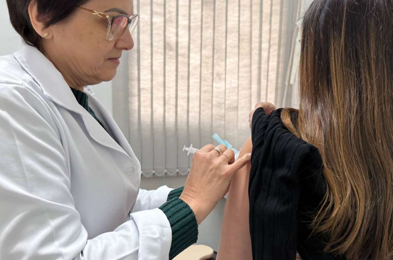 Vacinação contra a gripe mobiliza população e aplica 309 doses em Tapejara