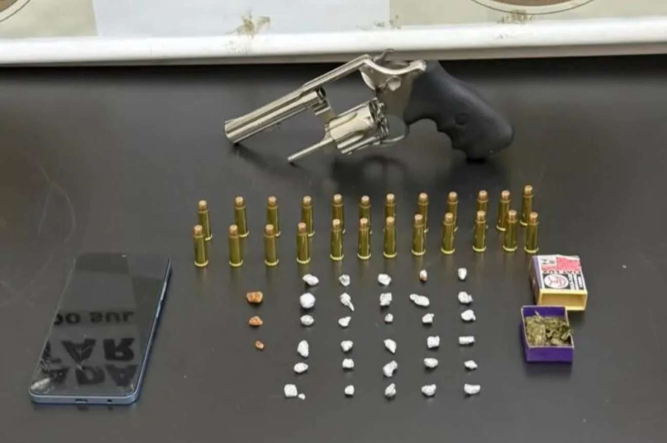 Homem procurado pela Justiça é capturado com arma e drogas em Passo Fundo