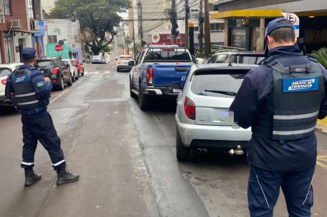 Fiscalização remove três veículos com mais de R$ 74 mil em débitos em Passo Fundo