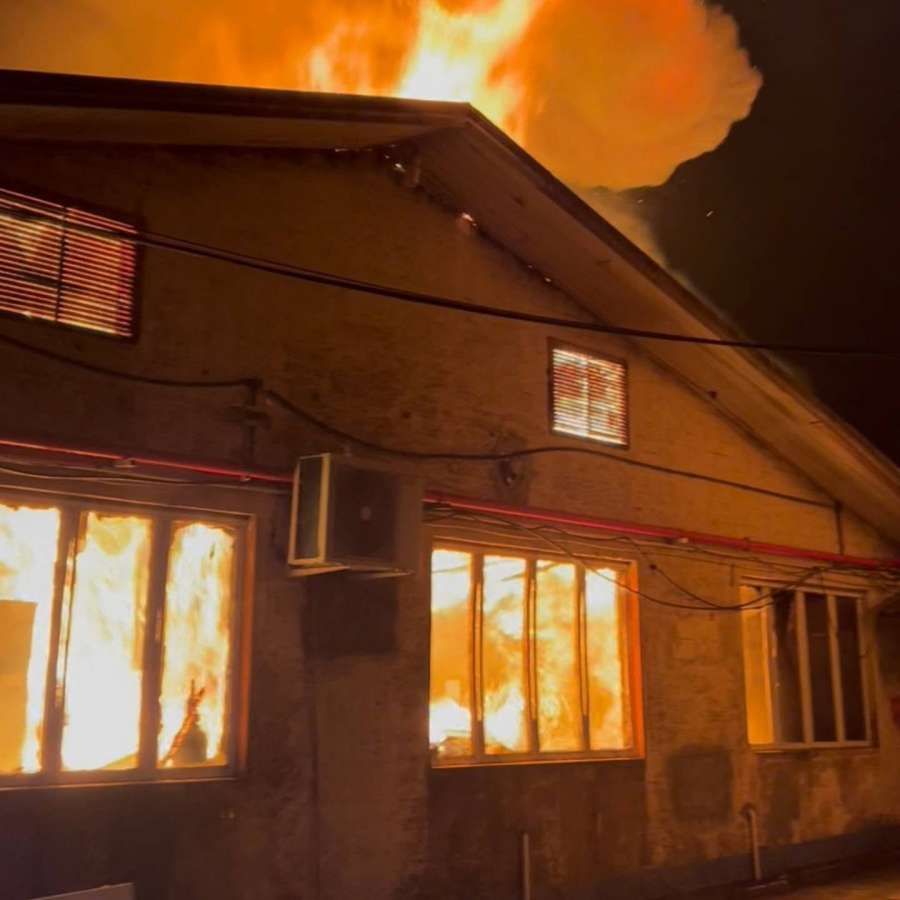 Incêndio de grandes proporções atinge indústria Menno em Erechim
