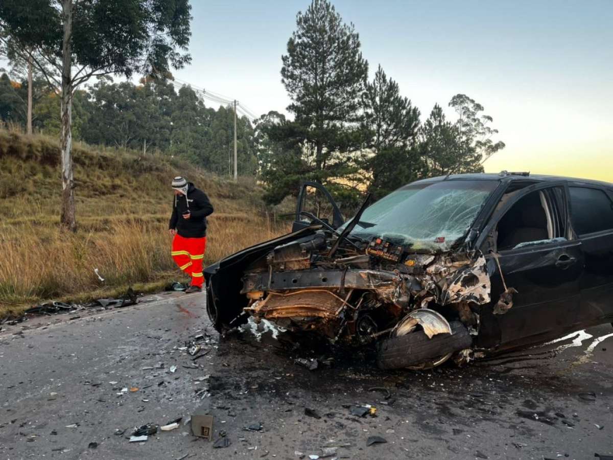 Acidente envolvendo três veículos deixa feridos na ERS 324 em Passo Fundo