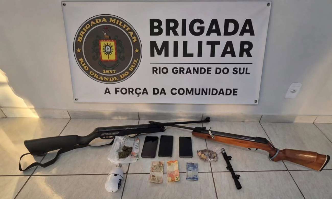 Brigada Militar apreende armas, drogas e equipamentos em residência de Tapejara