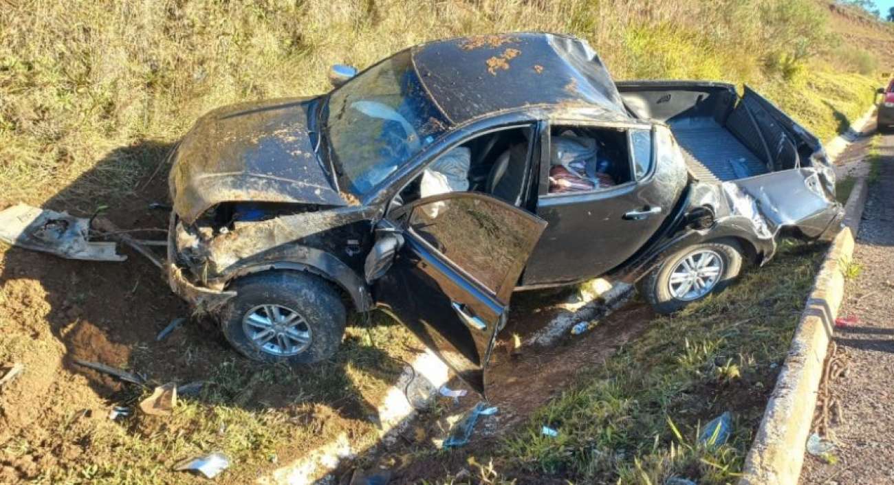 Casal sofre acidente na BR-470, em Lagoa Vermelha, após possível formação de gelo na pista
