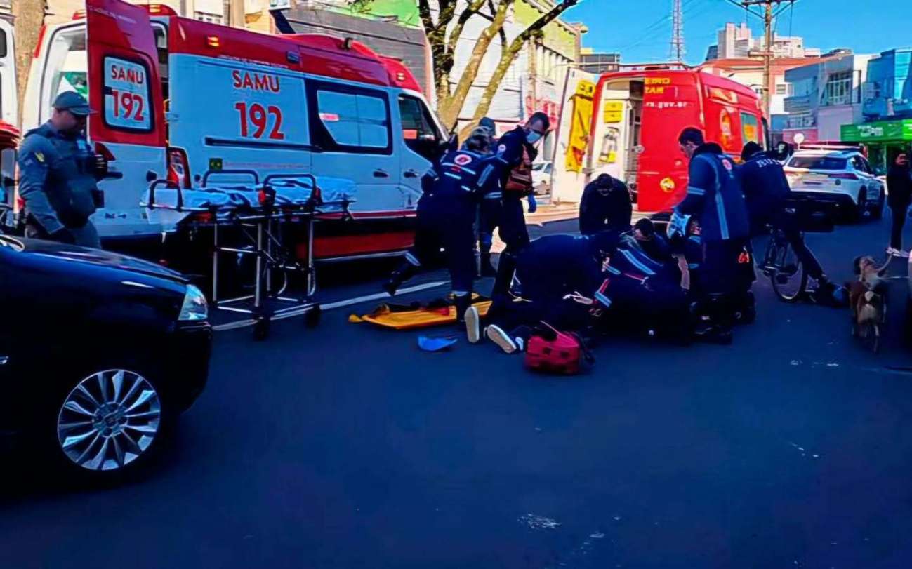 Duas mulheres ficam feridas após atropelamento na Avenida Flores da Cunha, em Carazinho