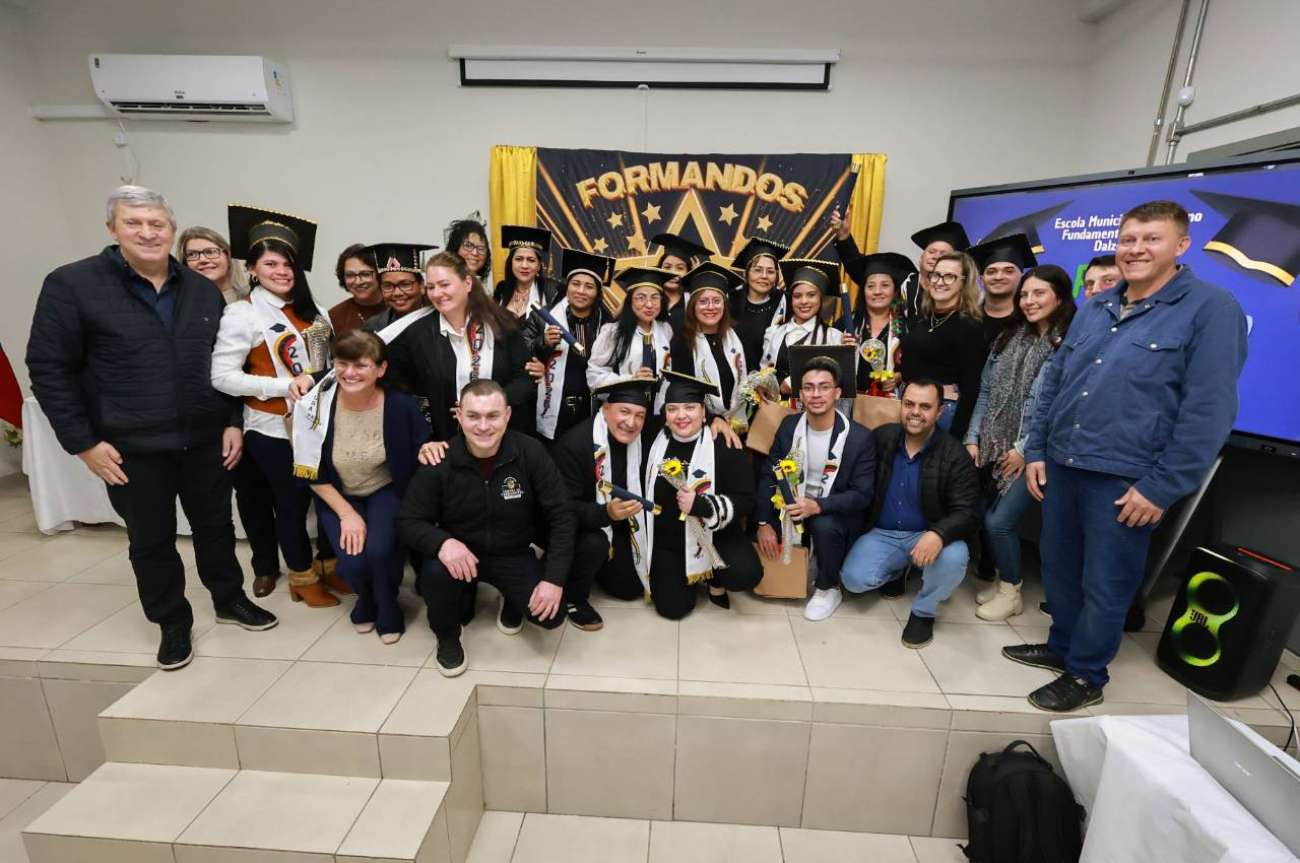 Formatura do Programa Brasil Alfabetizado abre novos caminhos para estudantes em Tapejara