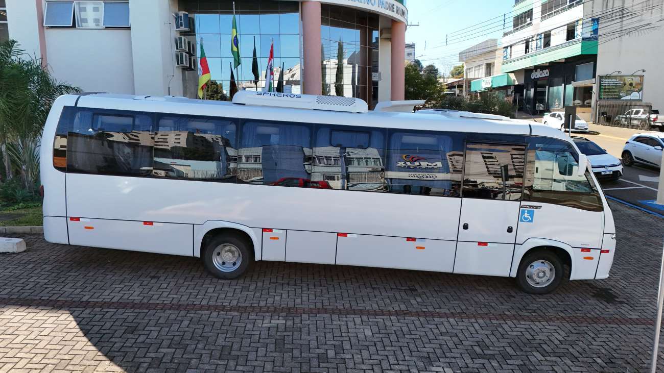 Entrega de micro-ônibus da Saúde é adiada em Tapejara devido ao tempo chuvoso