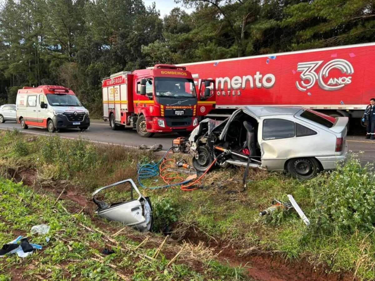 Grave acidente de trânsito deixa motorista ferido na ERS-135, entre Getúlio Vargas e Erechim