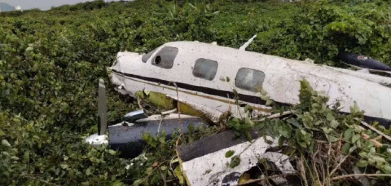 Avião de pequeno porte cai em Navegantes/SC