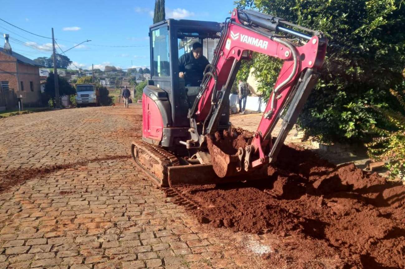 Prefeitura inicia novas frentes de pavimentação e melhorias urbanas em Tapejara