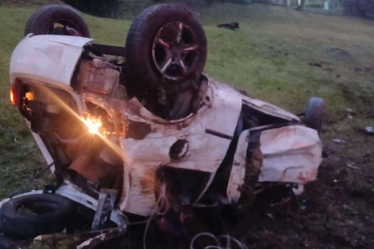 Motorista fica ferido após capotamento na ERS-135, em Erechim
